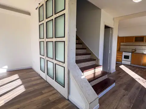 Venta en Chauvin con balcón, patio y parrilla