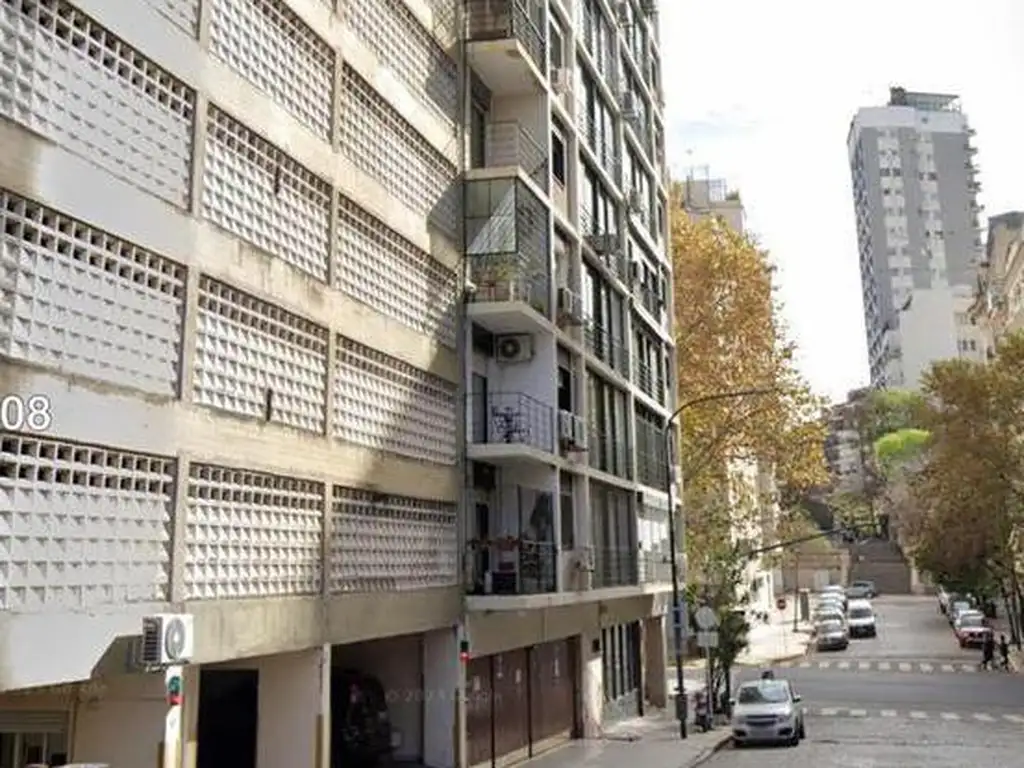 Guido e/ Avenida Pueyrredón y Azcuénaga
