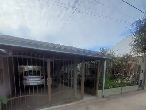 Casa en venta c/ cochera en La Plata
