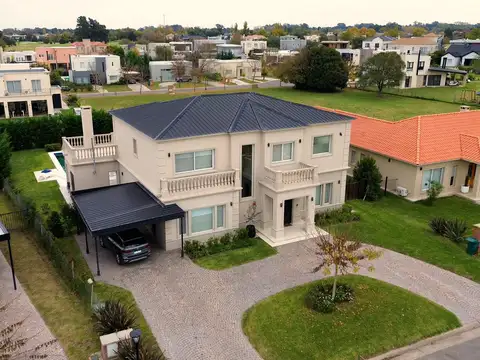 Casa en Venta 5 ambientes con pileta Barrio El Trebol Haras Santa María G.B.A Zona Norte