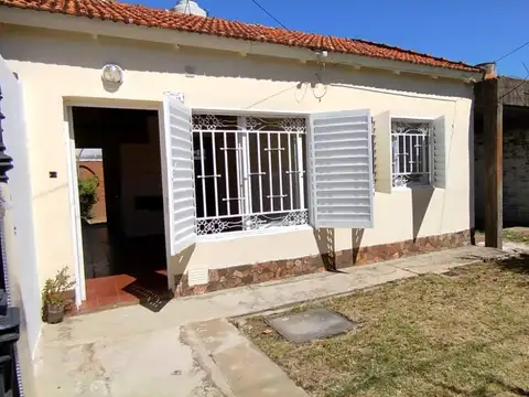En Venta!! Casa De 2 Dorm - Excelente Zona!!