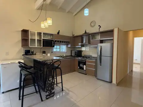 EXCELENTE CASA  EN PARQUE LELOIR ALQUILER ANUAL