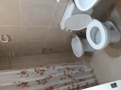 DEPARTAMENTO DE 2 AMB CON ESPACIO DE COCHERA