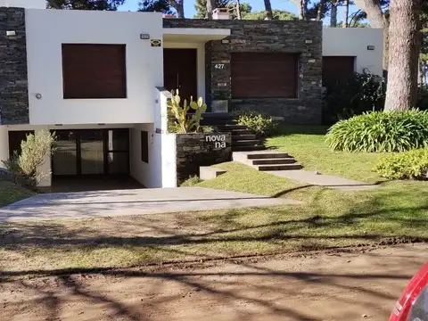 Casa 6 ambientes con 5 baños