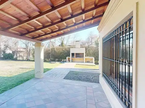 Casa en Venta con 2 cocheras