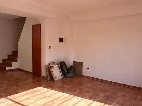 Depto Tipo Casa 3 ambientes con 2 baños