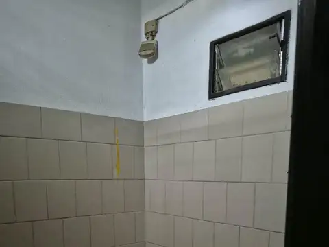 - EXCELENTE GALPON DE 280MT2 EN ALQUILER ZONA SEMI INDUSTRIAL - MORON SUR