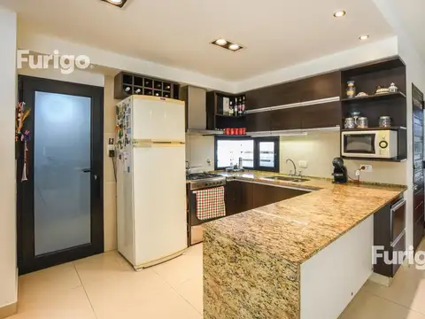 Casa en Venta con 4 cocheras