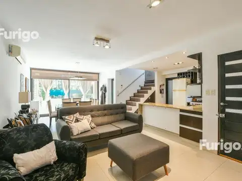 Casa 9 ambientes con 3 baños