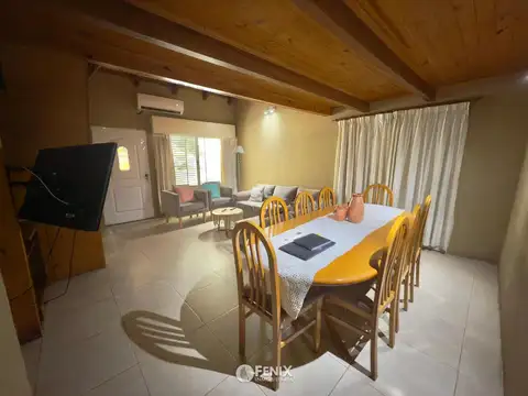 Casa 8 ambientes con 5 baños