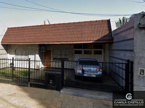 Casa en venta c/ cochera en Caseros
