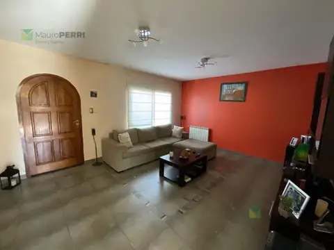 Casa 5 ambientes con 2 baños