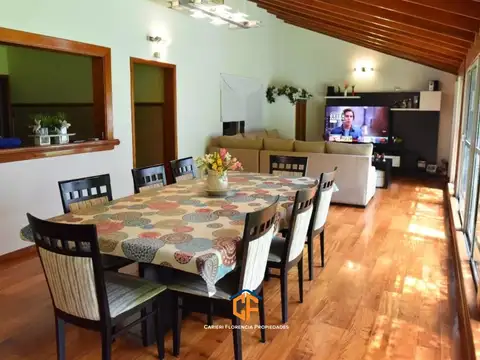 Casa en Venta con 3 cocheras