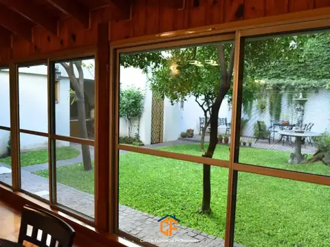 HERMOSA CASA 5 AMBIENTES CON PATIO, PARRILLA Y QUINCHO, EN EXCELENTE ESTADO Y EN VENTA
