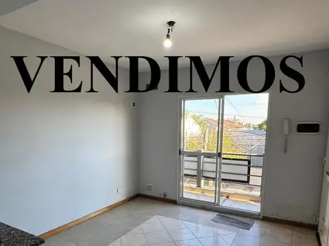 DEPARTAMENTO AL FRENTE EN VENTA CON BALCON - APTO CREDITO
