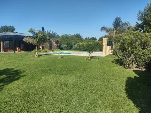 Casa 9 ambientes con 3 baños