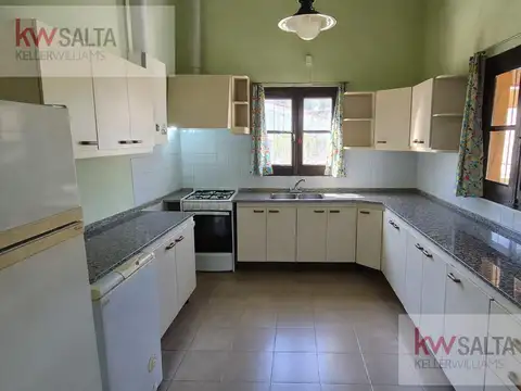 Casa en Venta con 3 cocheras