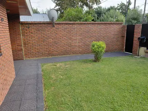 Casa 4 ambientes con 2 baños