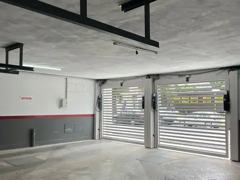 VENTA COCHERA EN EDIFICIO LE COIN BV.PELLEGRINI