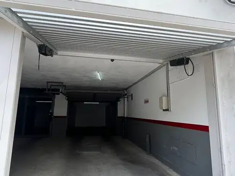 VENTA COCHERA EN EDIFICIO LE COIN BV.PELLEGRINI