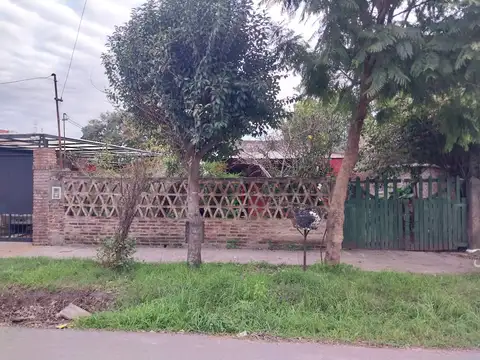 Casa americana, con tres dormitorios. ¡Ambientes amplios!