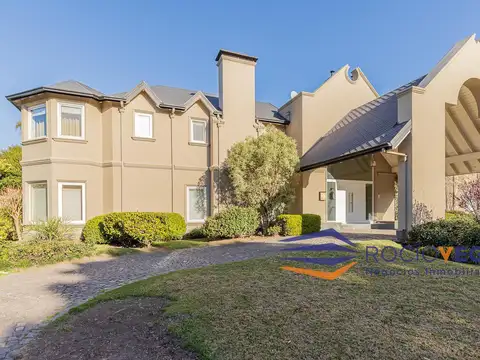 Casa en Venta con 4 cocheras