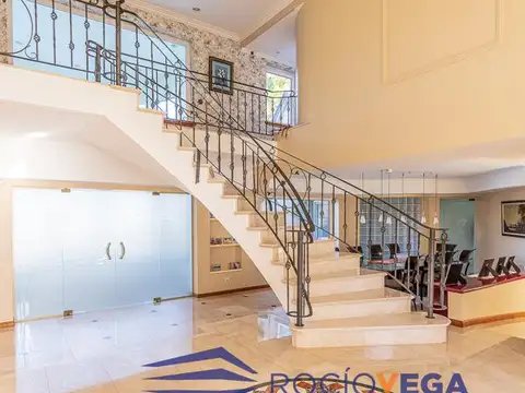Casa en Venta con 4 cocheras