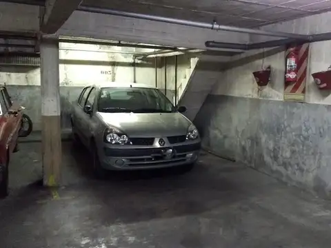 OPORTUNIDAD  Cochera  a 2 cuadras de Av. Cabildo!