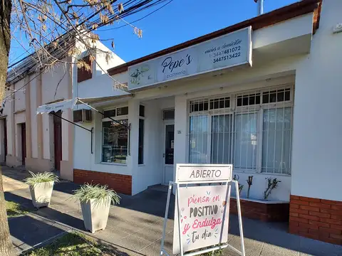 Excelente propiedad con Local comercial y casa en Venta