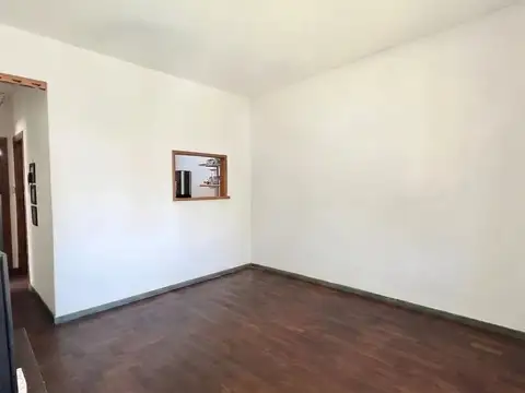 Casa 6 ambientes con 2 baños