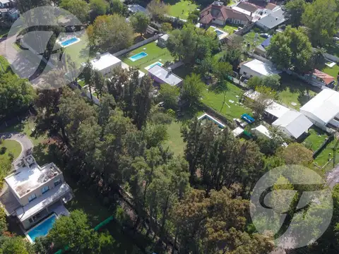Casa Quinta Arbolada con Galería y Pileta en La Reja - ACEPTA PERMUTA.