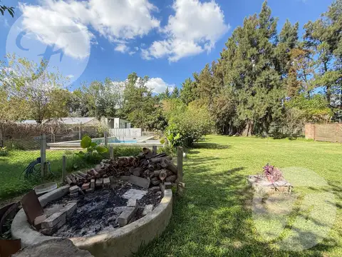 Casa Quinta Arbolada con Galería y Pileta en La Reja - ACEPTA PERMUTA.