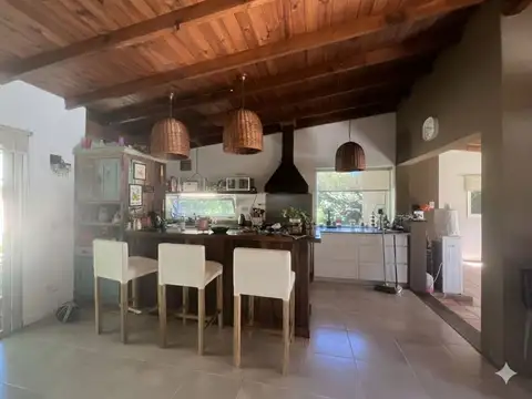 Casa 5 ambientes con 3 baños
