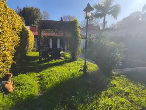 CASA S/LOTE 8,66 x43  -5 AMB -FONDO, PILETA, QUINCHO-  fte a los parques-  CERCANIA AL TREN Y SUBTE