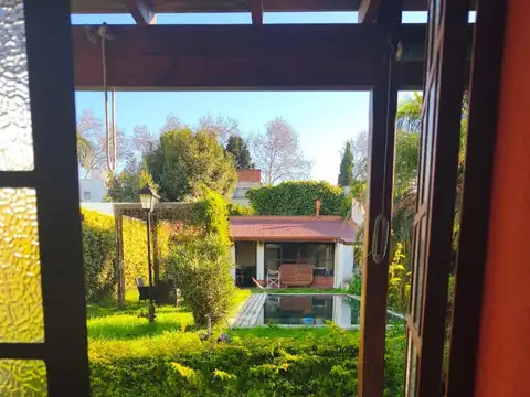 CASA S/LOTE 8,66 x43  -5 AMB -FONDO, PILETA, QUINCHO-  fte a los parques-  CERCANIA AL TREN Y SUBTE