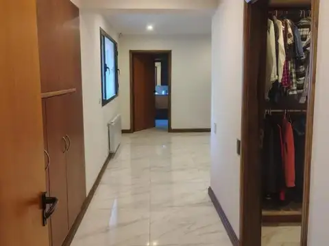 Casa 9 ambientes con 3 baños