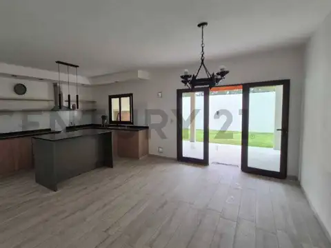 Dúplex en Docta | 2 Dormitorios, Quincho, Patio y Cochera Doble