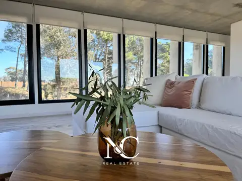Casa en venta en Costa Esmeralda con fondo al polo