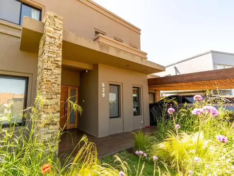 VENTA CASA 6 AMBIENTES - HARAS SANTA MARÍA con pileta