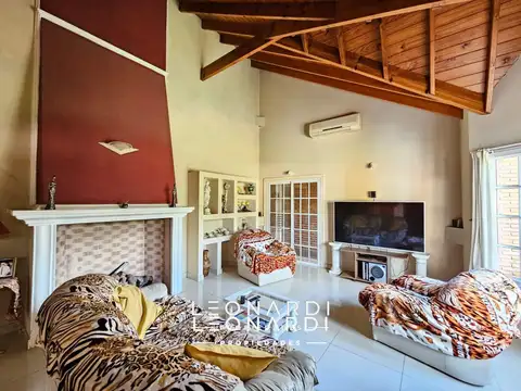 Casa 3 ambientes con 2 baños