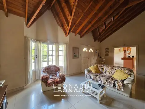 Casa en Venta con 2 cocheras