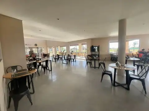 VENTA CASA 4 AMBIENTES EN BARRIO LA ALAMEDA