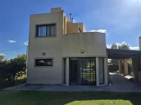 Casa 3 ambientes con 2 baños