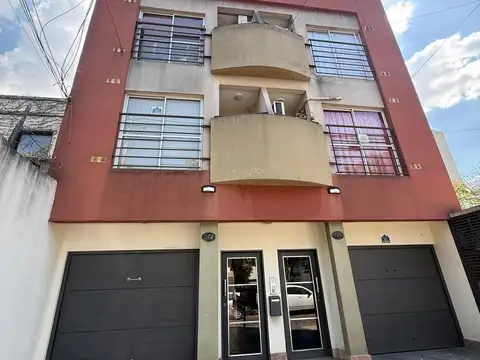 Departamento con patio en Remedios de Escalada