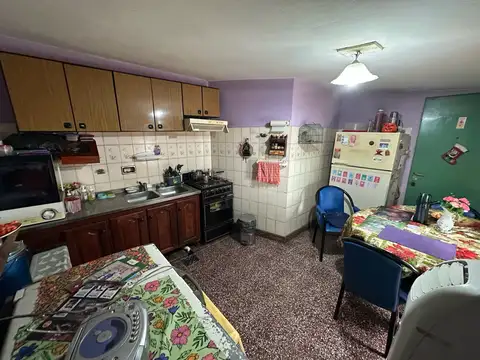 Casa 4 ambientes con 2 baños