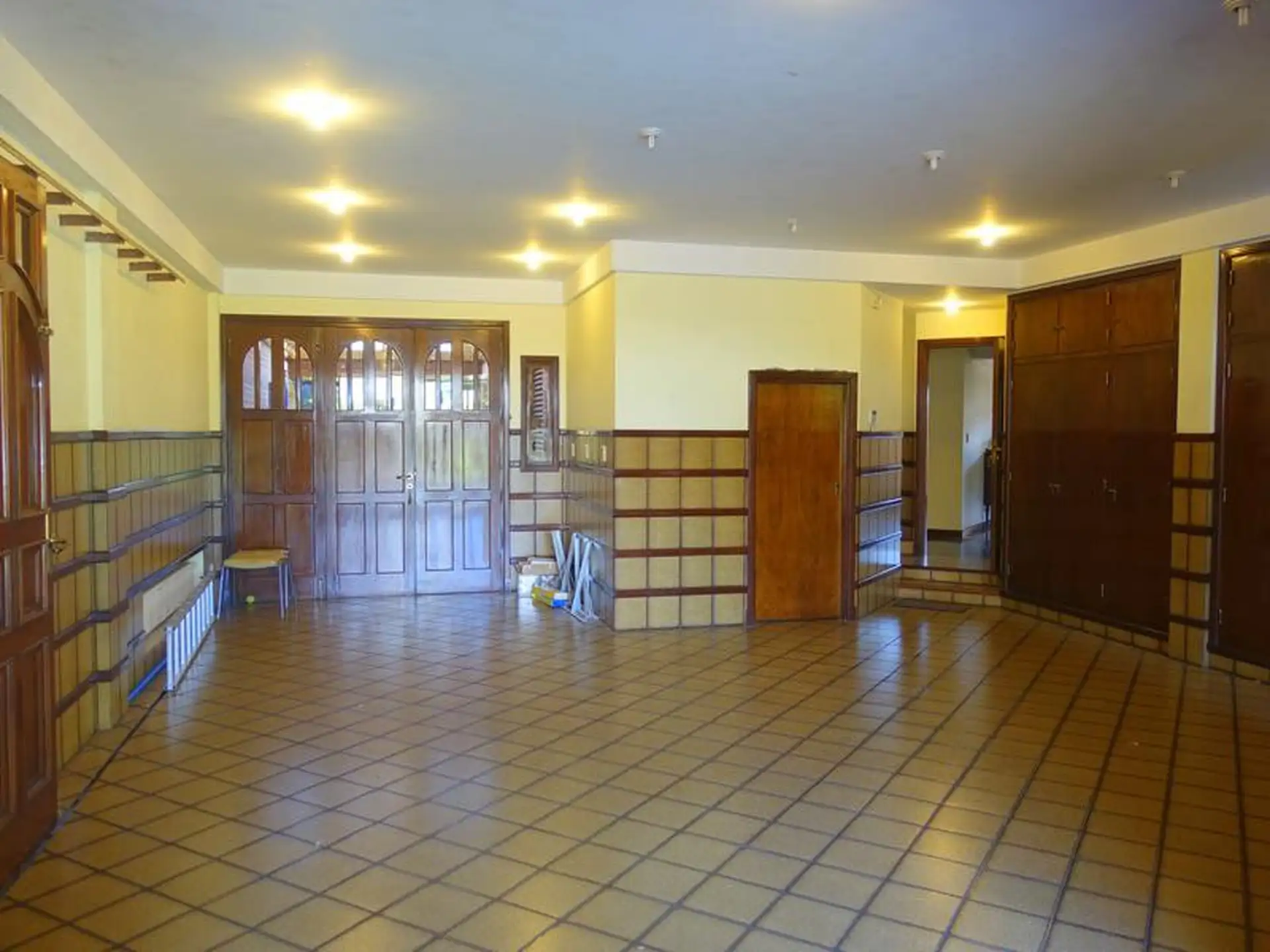 Barrio Parque Luro, excelente chalet de 4 ambientes con quincho y piscina