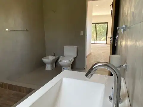 Casa 4 ambientes con 4 baños