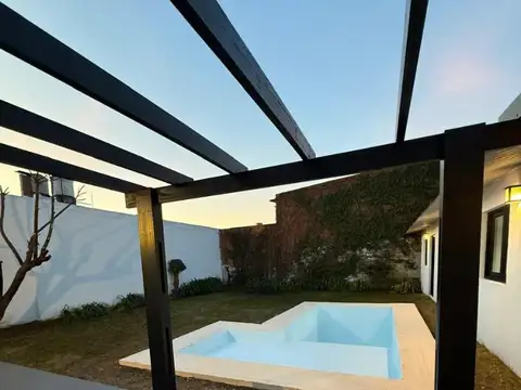 Casa en Venta en Los Pinares, USD 136.000