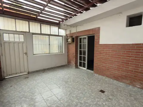 Oportunidad. Depto de pasillo.