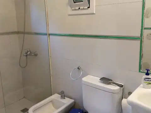 Casa 6 ambientes con 2 baños